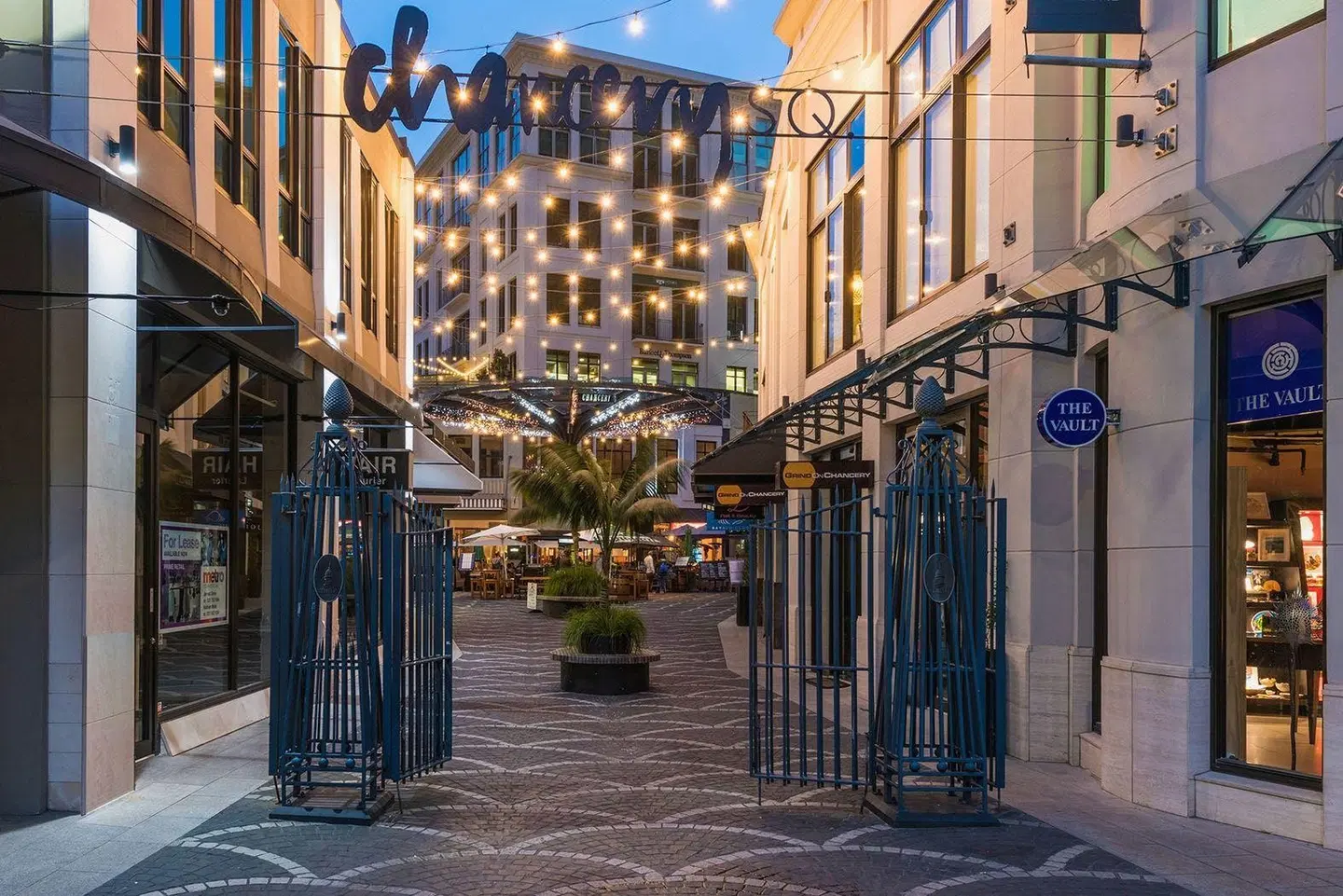 Avani Auckland Metropolis Residences EXTERIOR