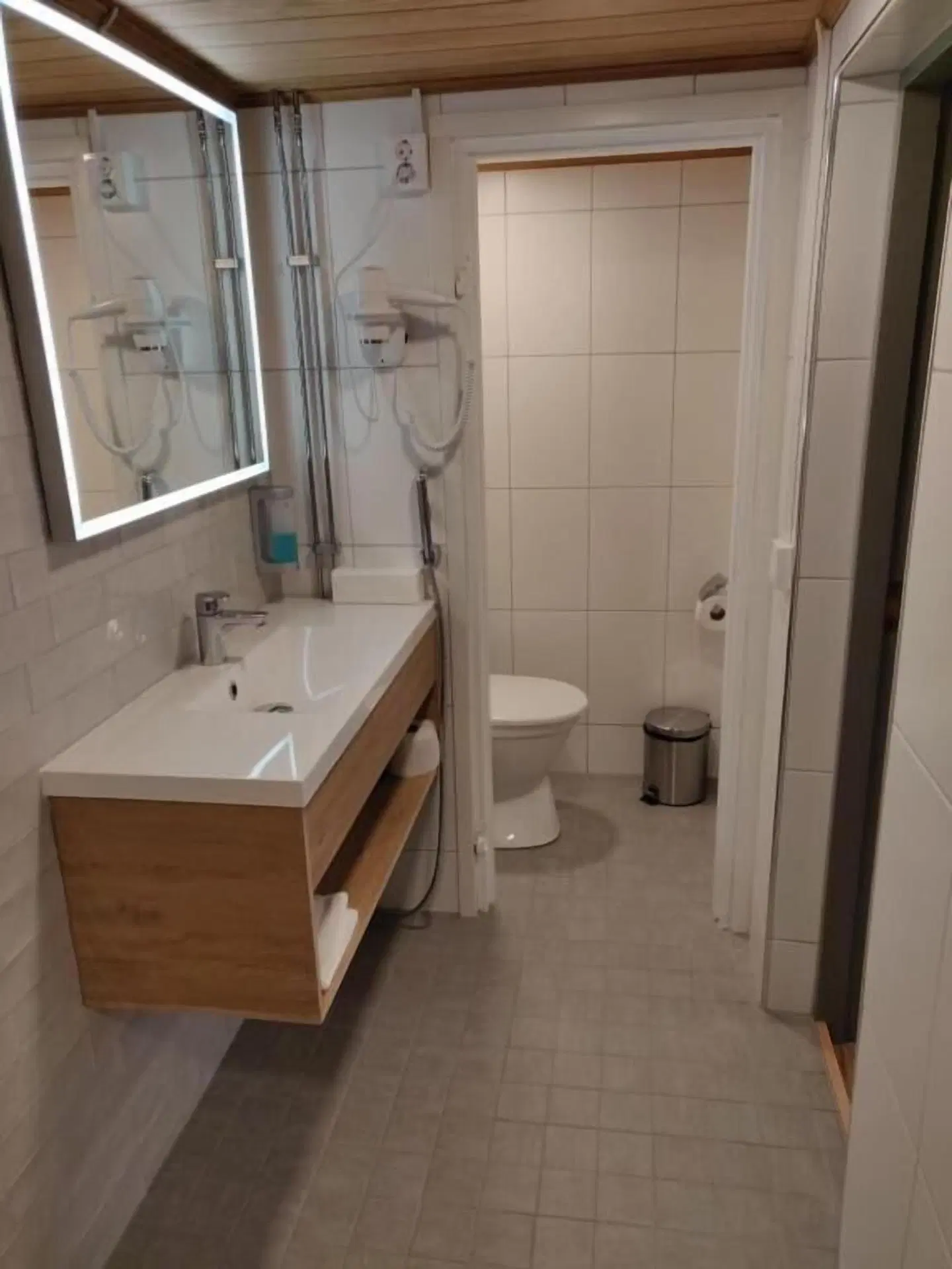 Hotelli Toivola Badezimmer