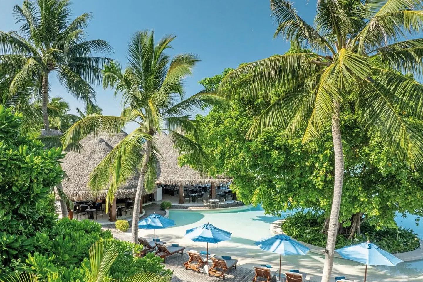 Dusit Thani Maldives OUTDOOR_POOL