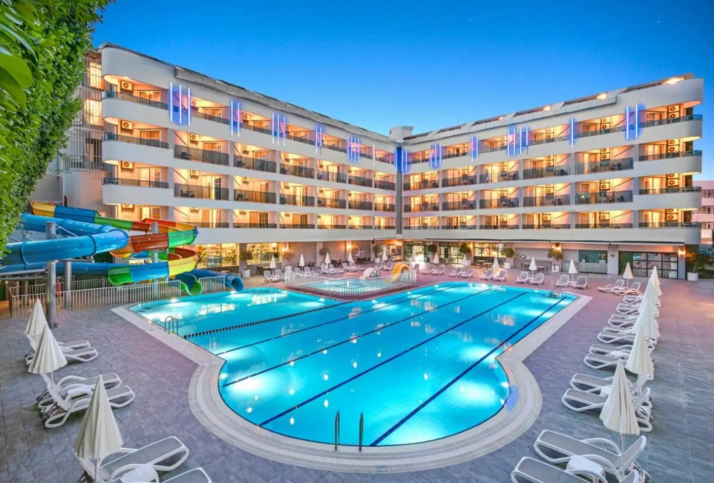 Avena Resort Hotel OUTDOOR_POOL