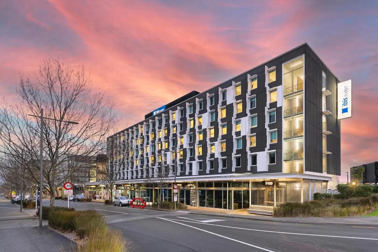 ibis budget Auckland Airport EXTERIOR
