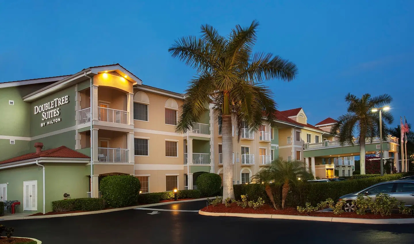 DoubleTree Suites by Hilton Naples EXTERIOR