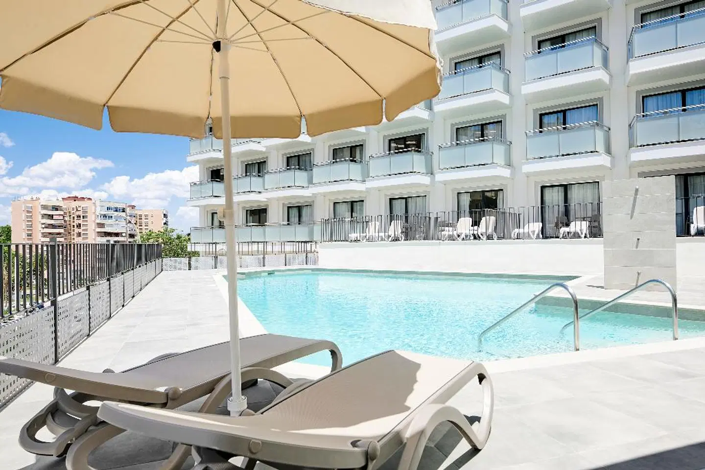 tent Torremolinos OUTDOOR_POOL