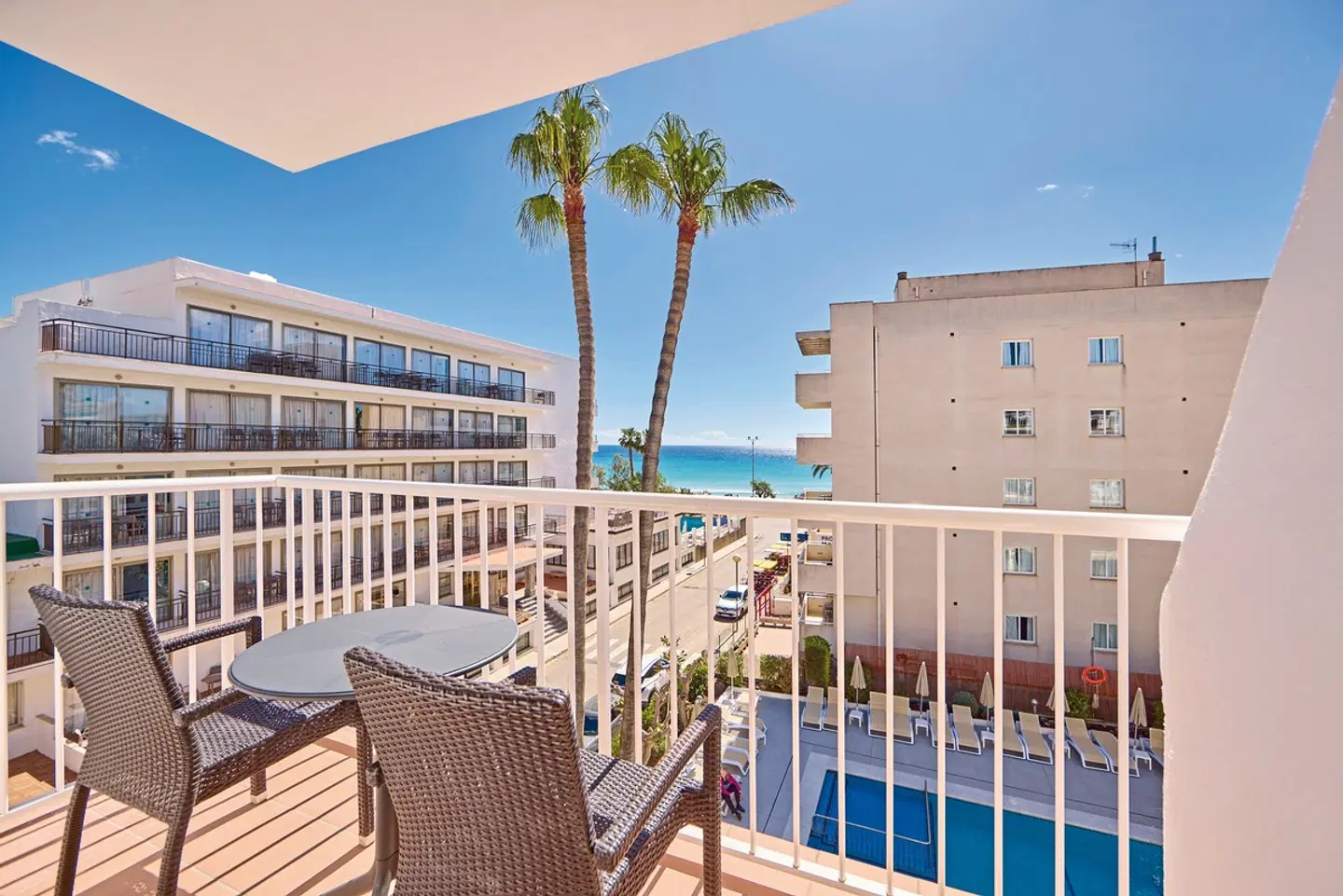 Universal Hotel Bikini OUTDOOR_POOL