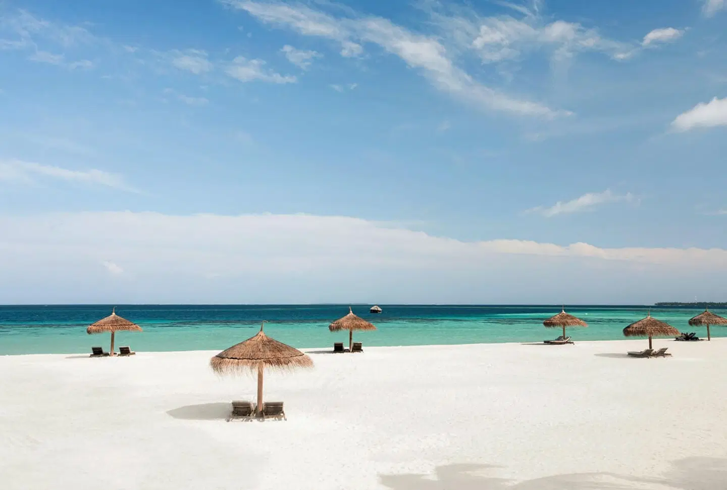 Constance Moofushi Maldives Strand