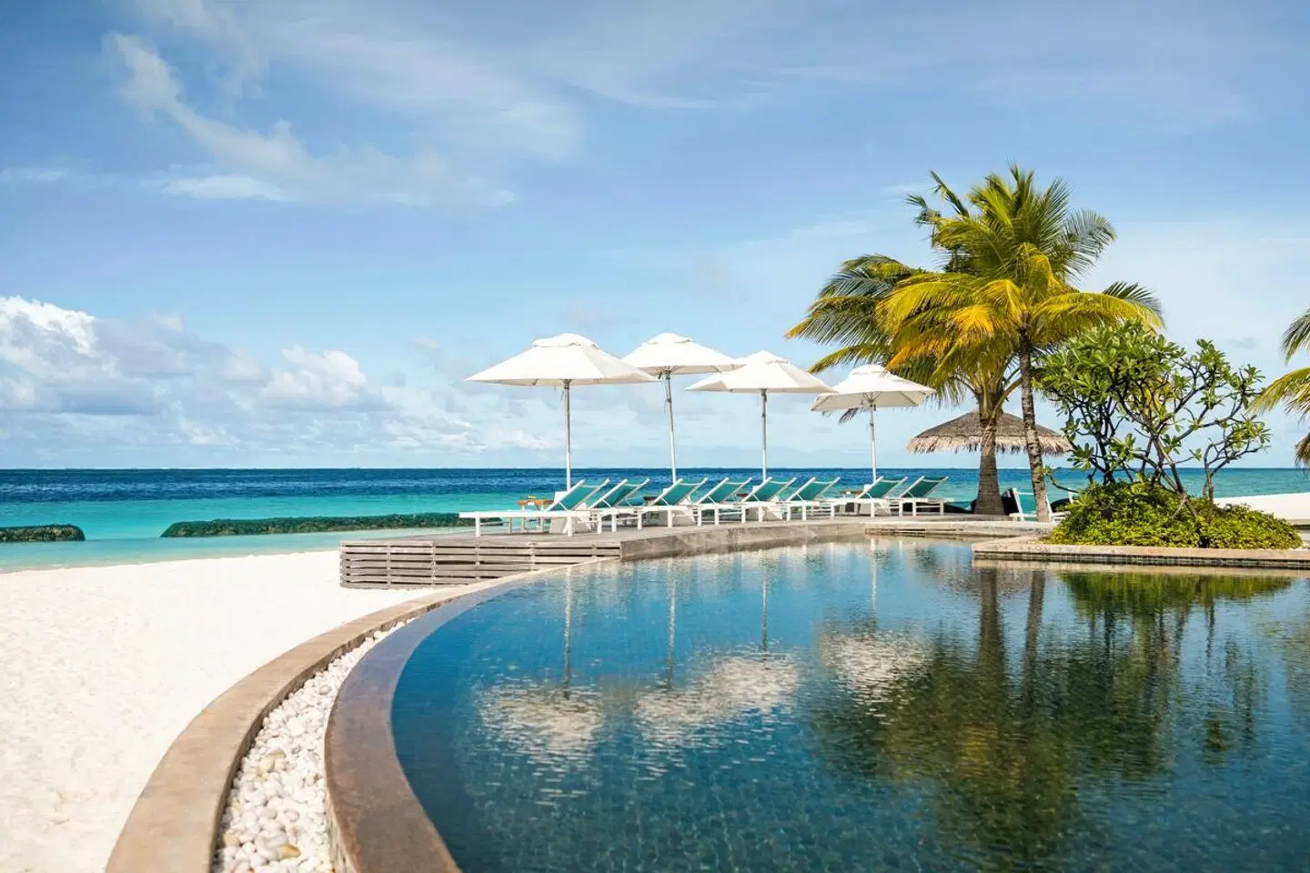 Constance Moofushi Maldives OUTDOOR_POOL