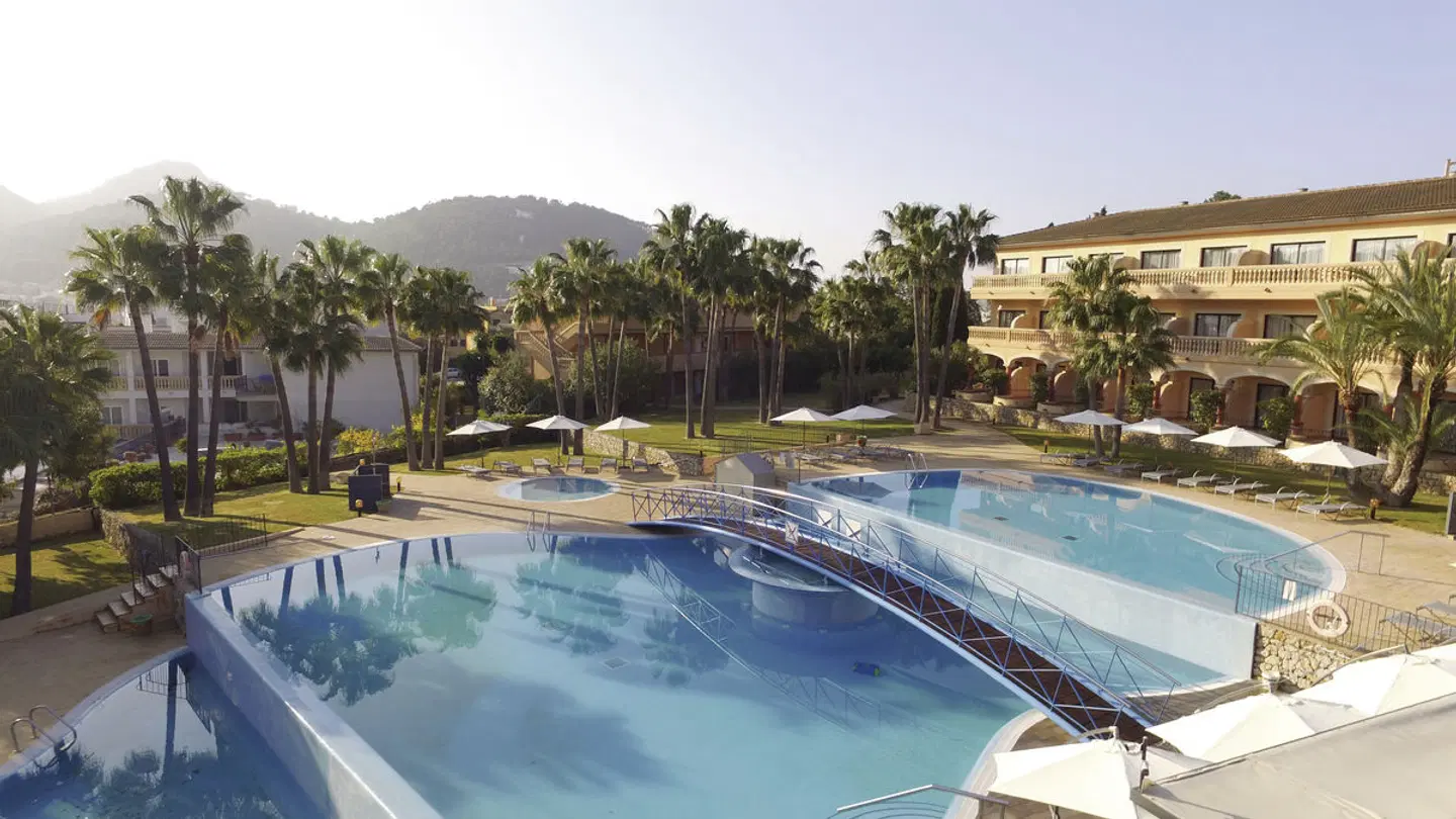 Mon Port & Spa OUTDOOR_POOL