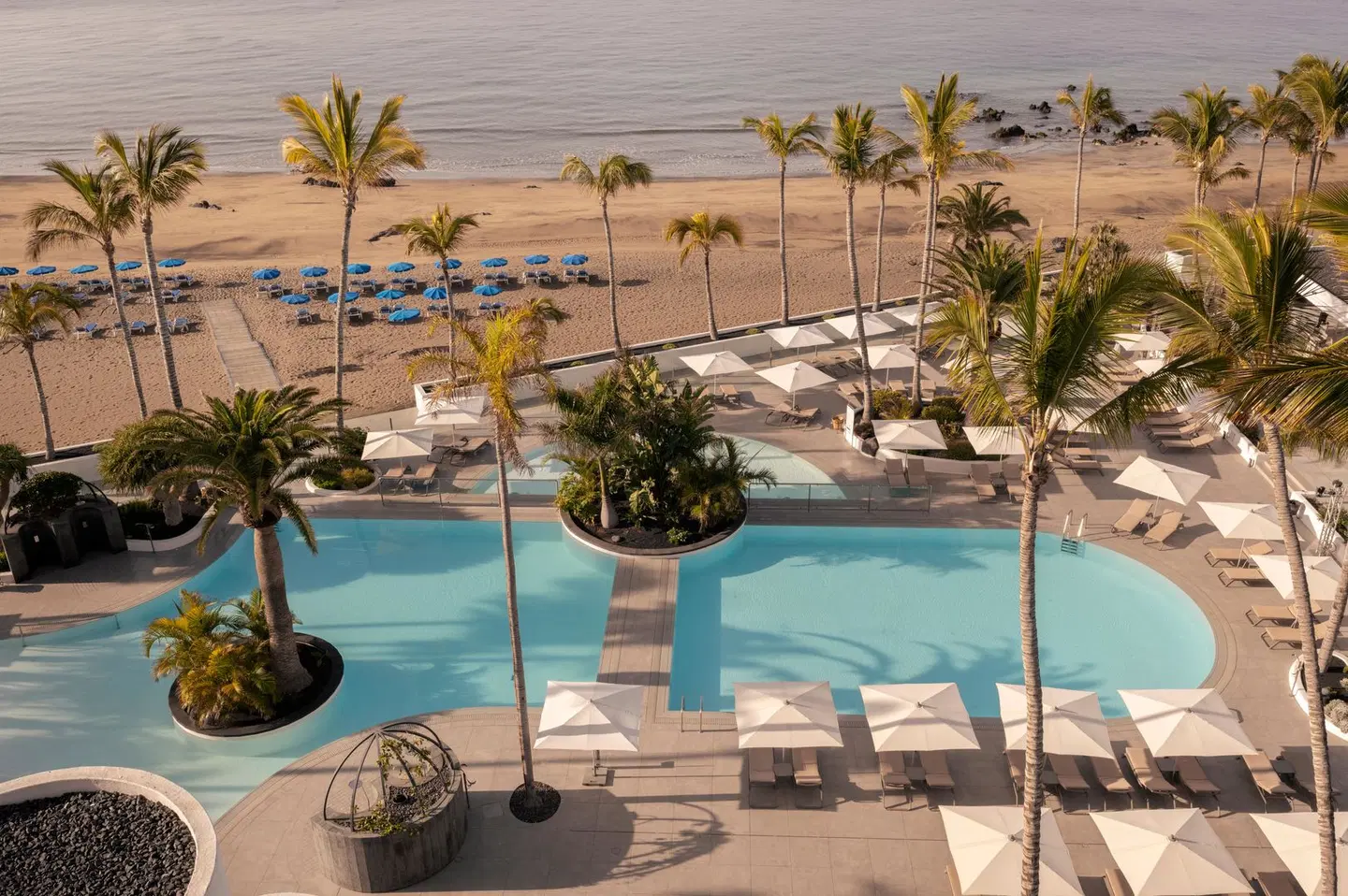 Plus Fariones Suite Hotel OUTDOOR_POOL