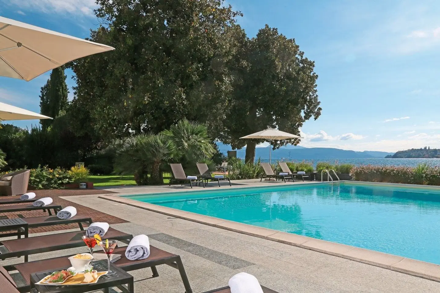 Salò du Parc OUTDOOR_POOL