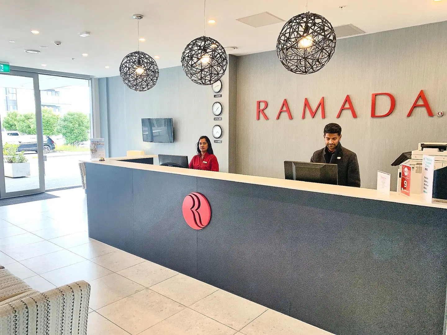 RAMADA SUITES ALBANY LOUNGE_LOBBY