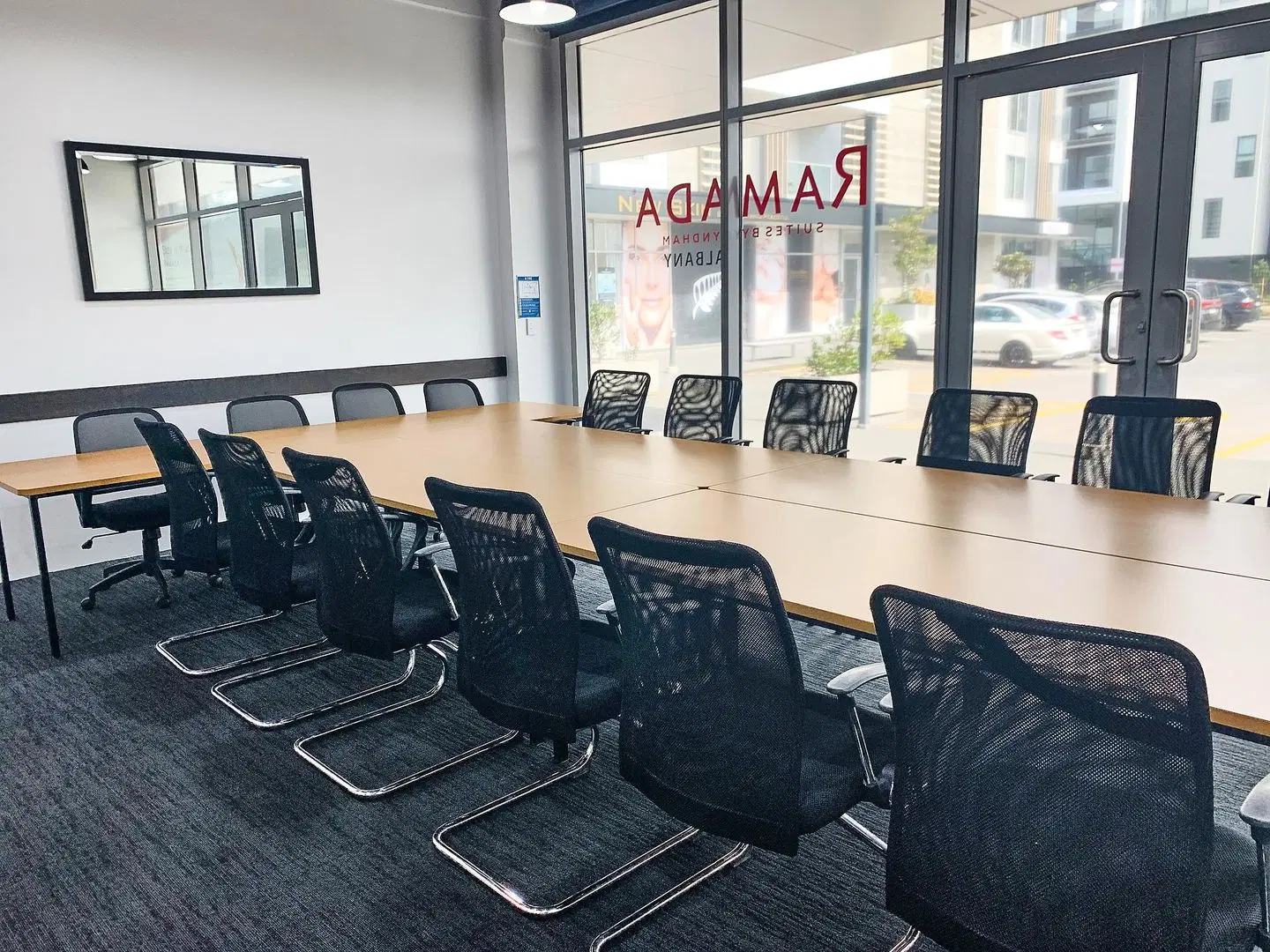 RAMADA SUITES ALBANY Konferenz
