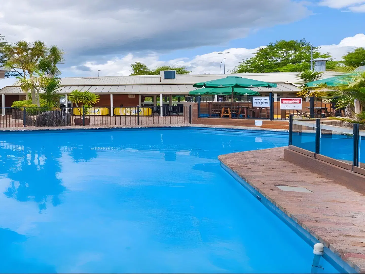 Poenamo Hotel OUTDOOR_POOL