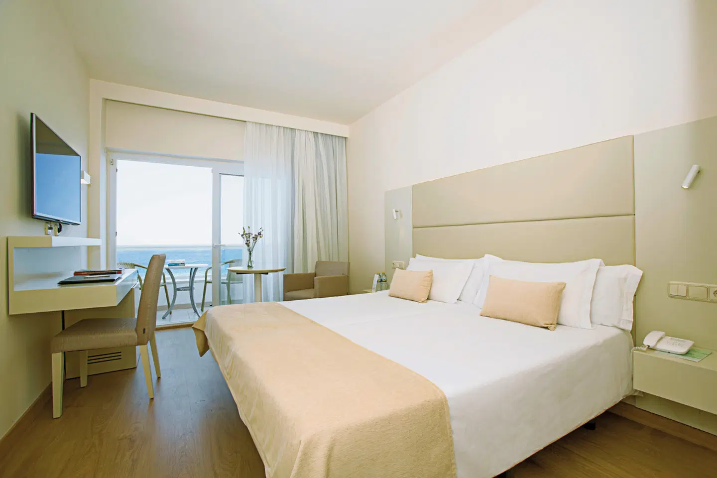 Sabina Hotel & Suites ROOM_EXAMPLE