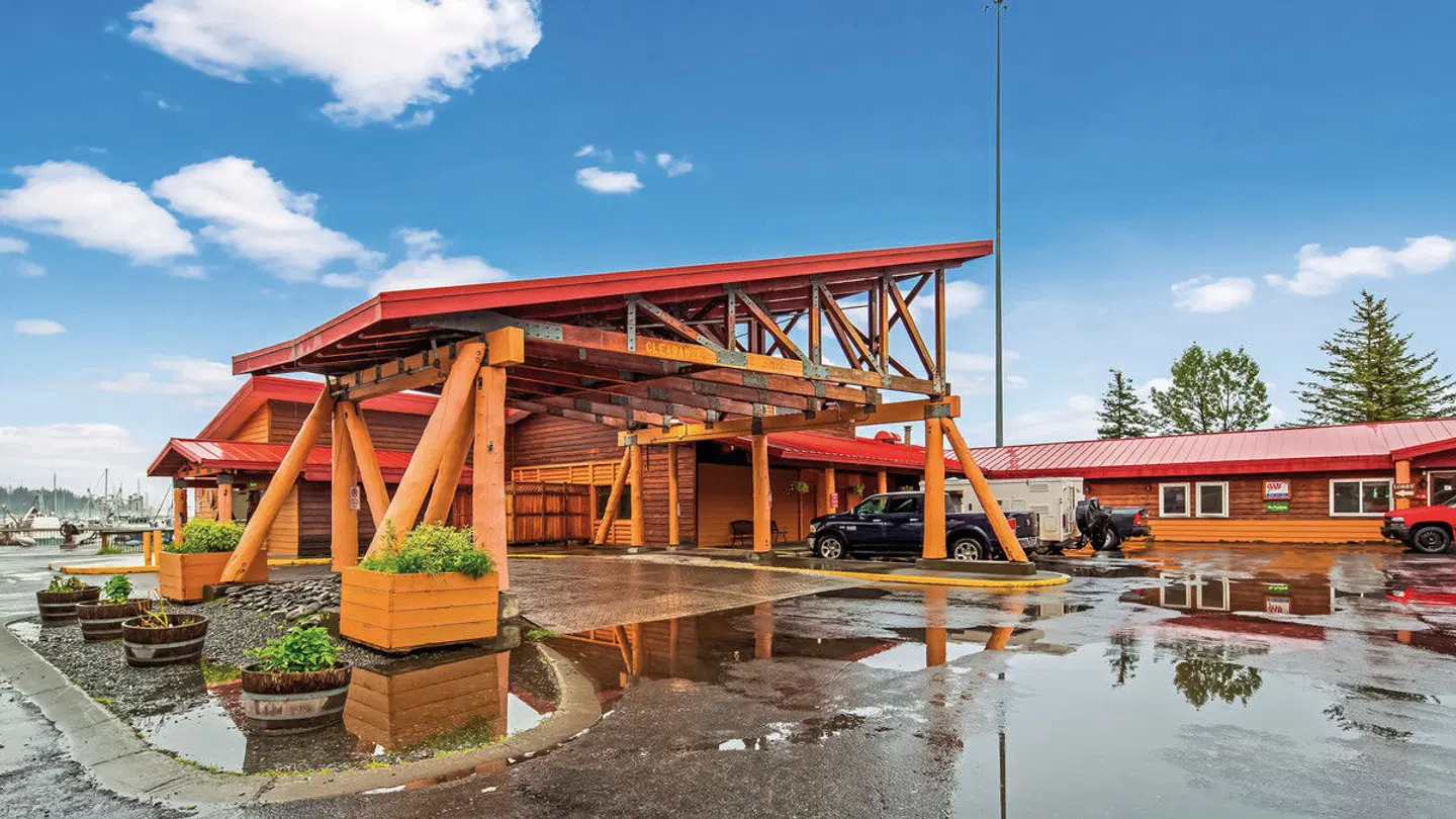 Best Western Valdez Harbor Inn EXTERIOR