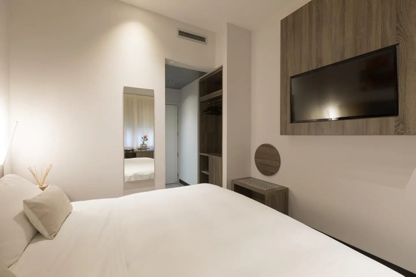 Mentana ROOM_EXAMPLE