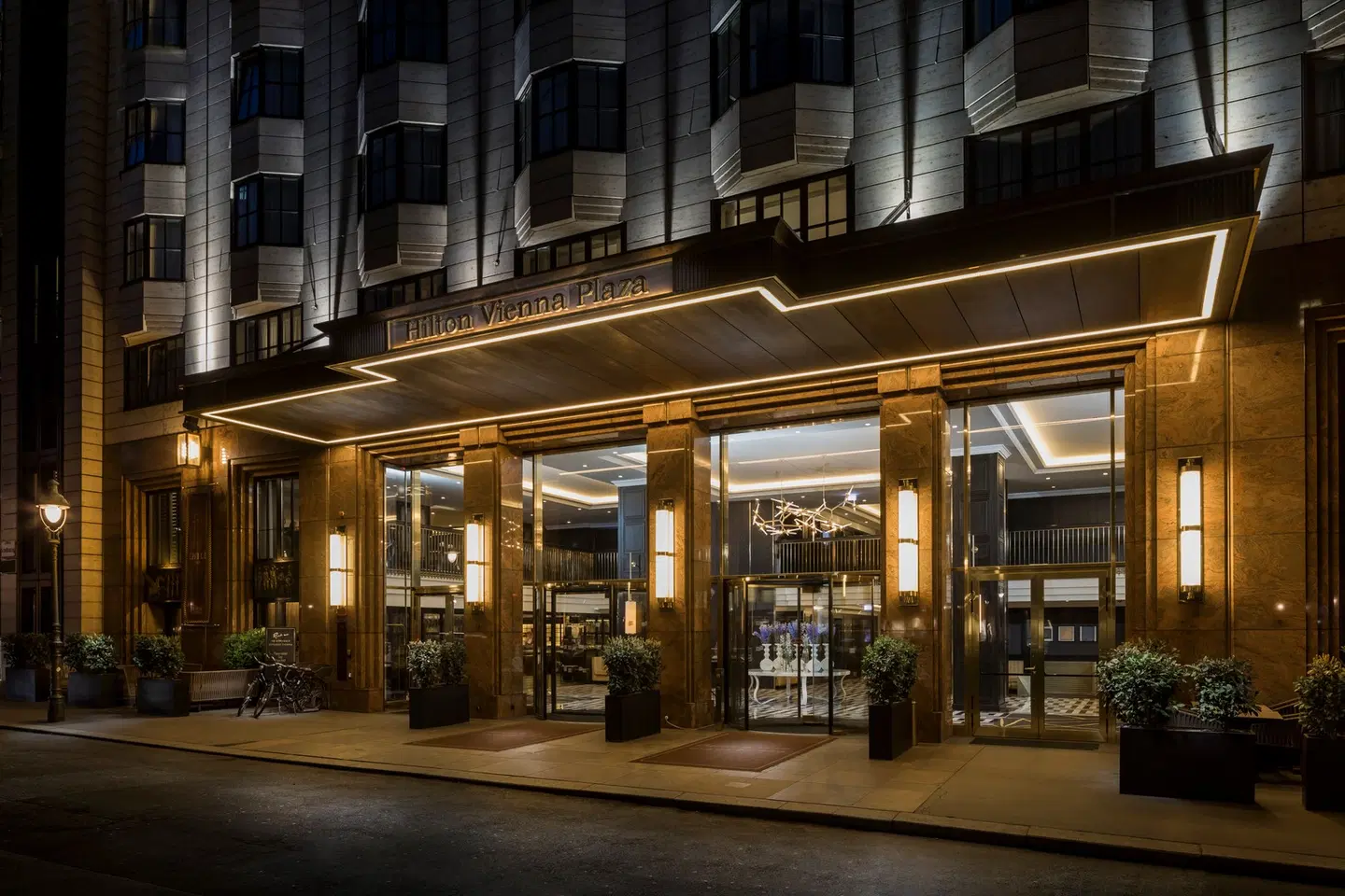 Hilton Vienna Plaza EXTERIOR