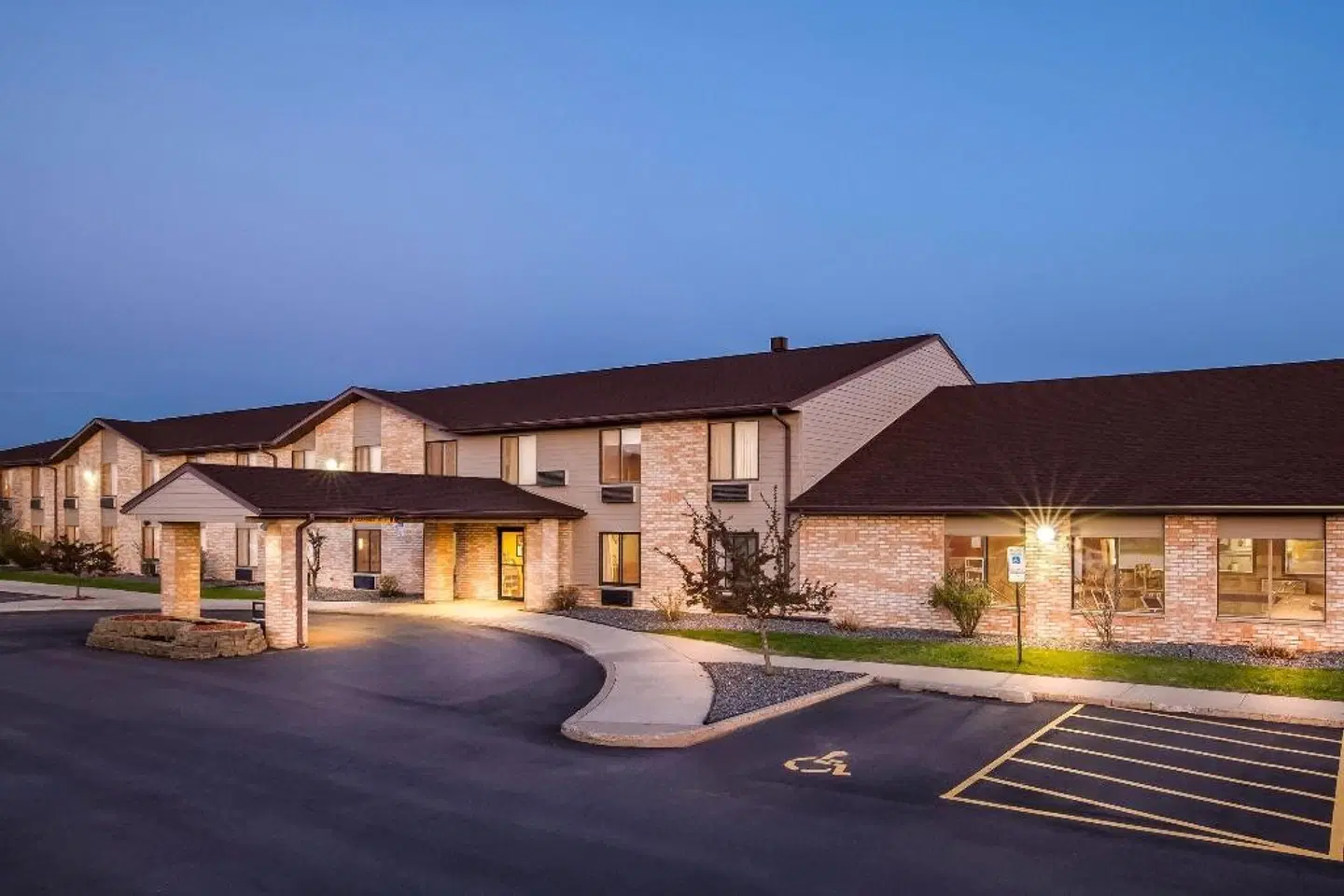 Days Inn by Wyndham Black River Falls EXTERIOR