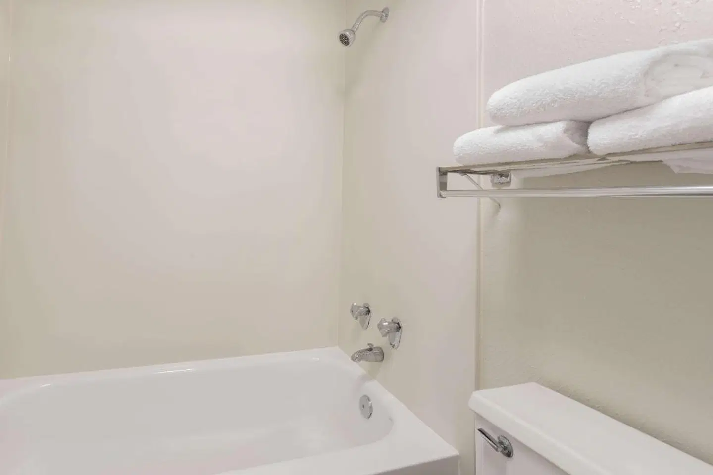 Baymont by Wyndham Greenville Woodruff Rd Badezimmer