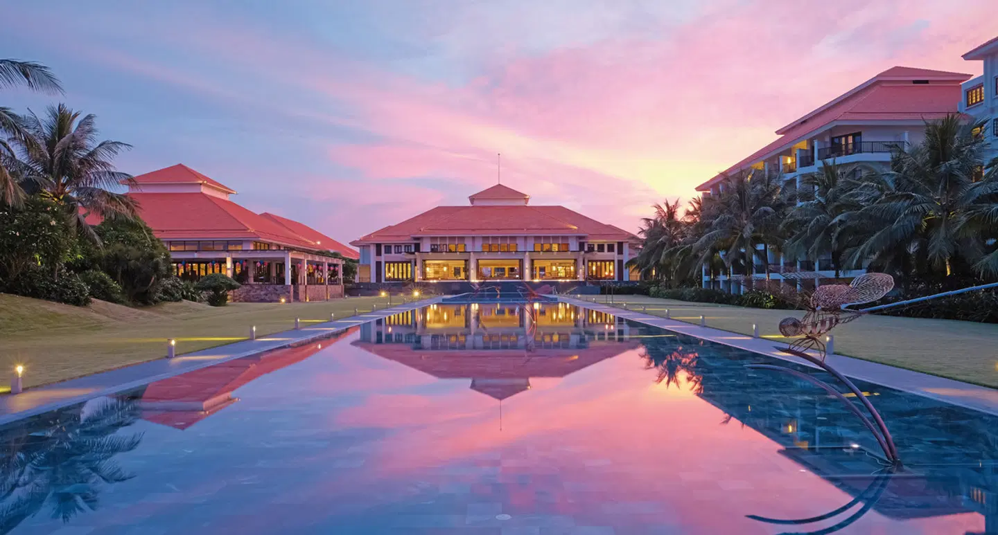 Pullman Danang Beach Resort OUTDOOR_POOL