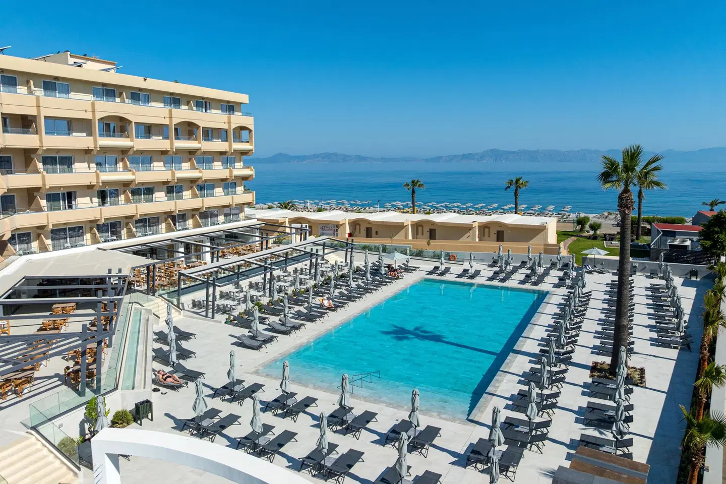 Sun Beach Resort OUTDOOR_POOL