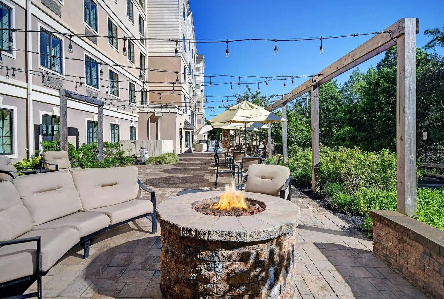 Homewood Suites by Hilton Eatontown Terrasse