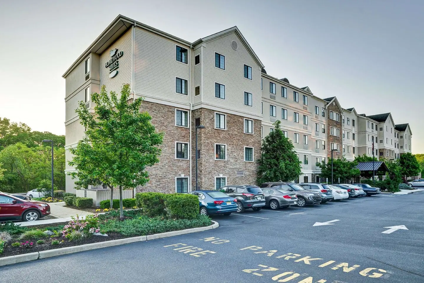 Homewood Suites by Hilton Eatontown EXTERIOR