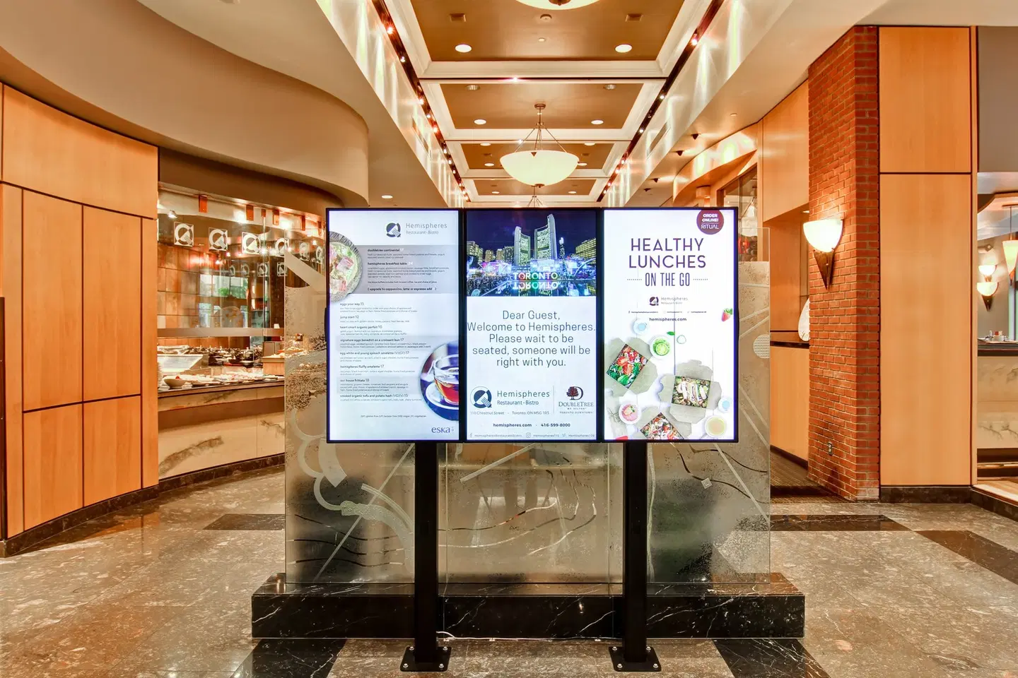 DoubleTree by Hilton Toronto Downtown Bar