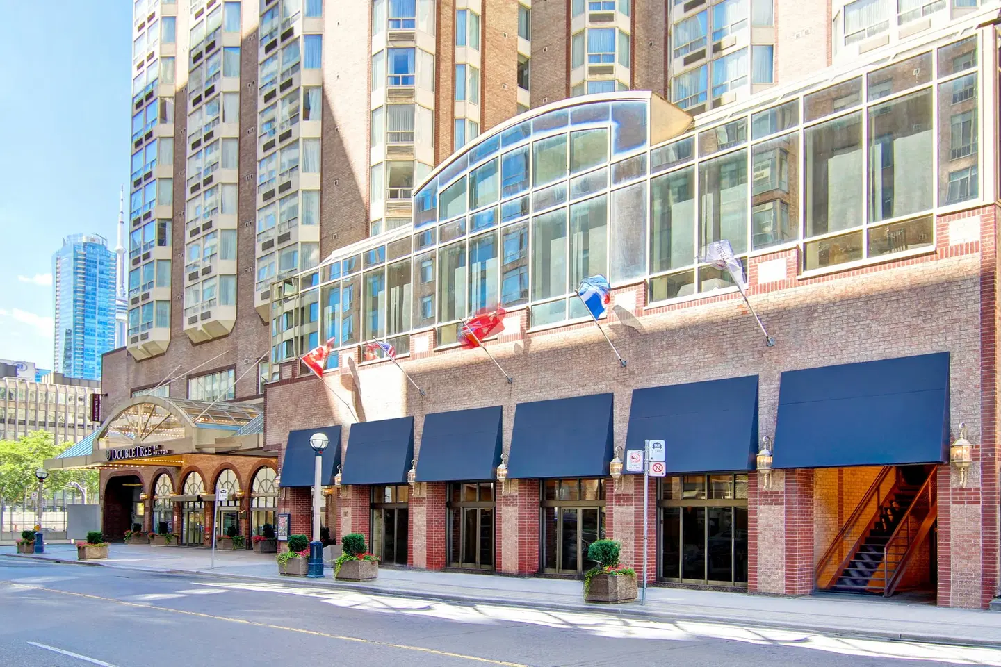 DoubleTree by Hilton Toronto Downtown EXTERIOR