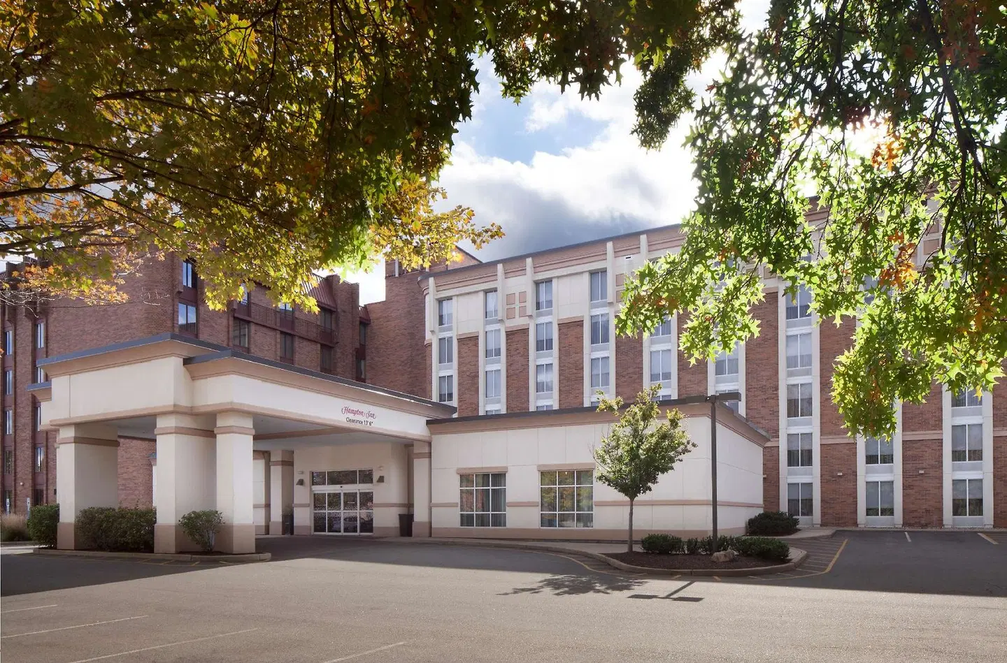 Hampton Inn Parsippany EXTERIOR