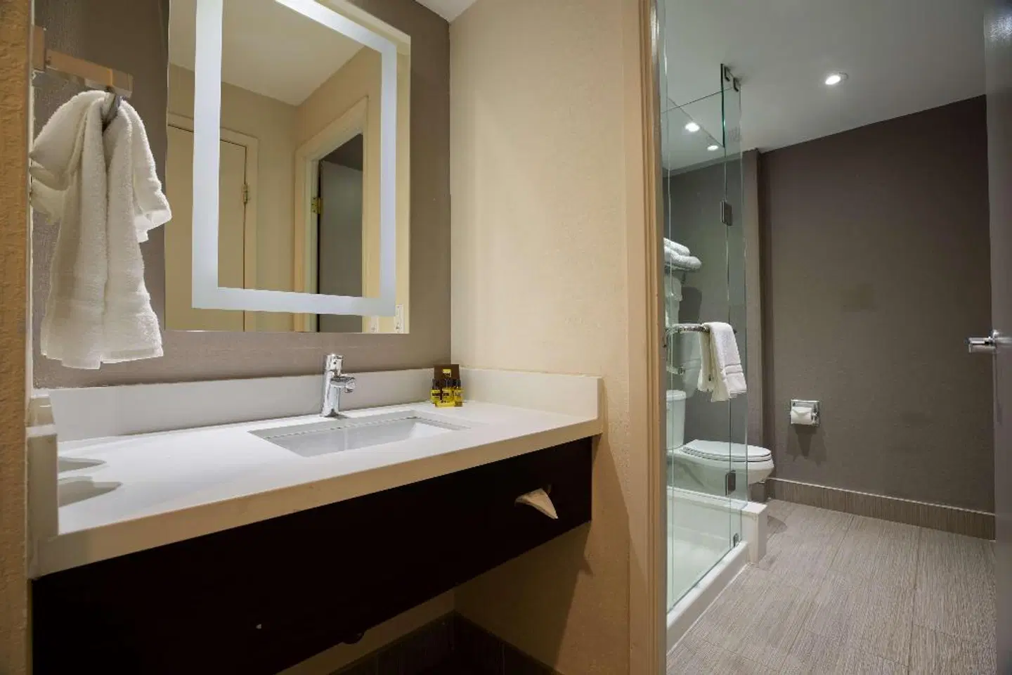 Best Western Plus Executive Inn Badezimmer