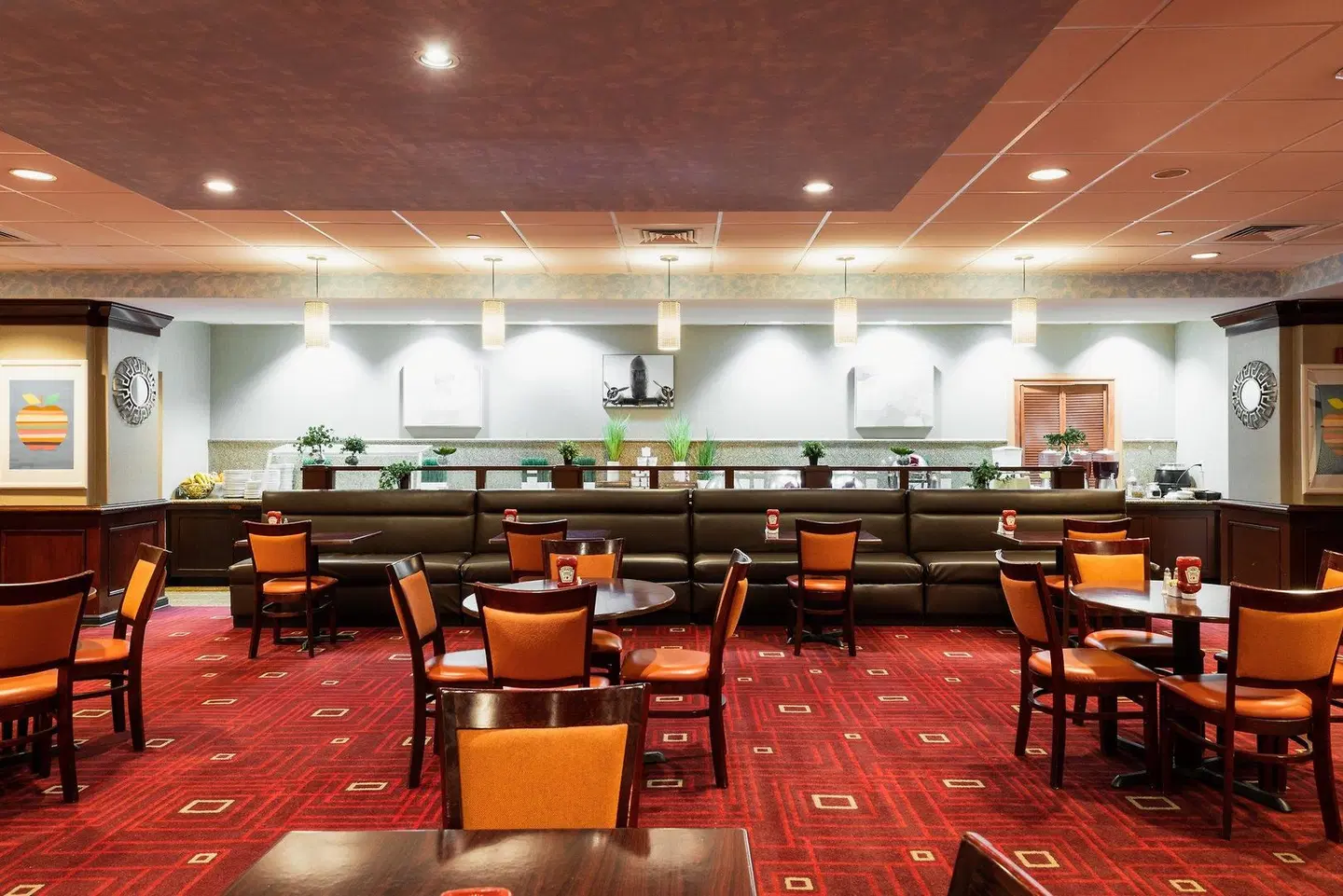 Crowne Plaza Newark Airport by IHG Bar