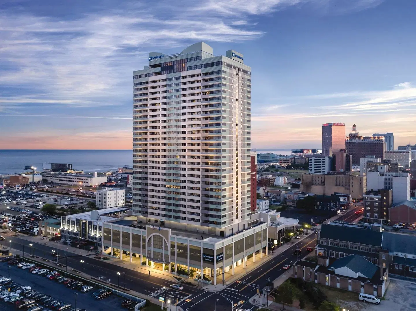 Wyndham Skyline Tower EXTERIOR