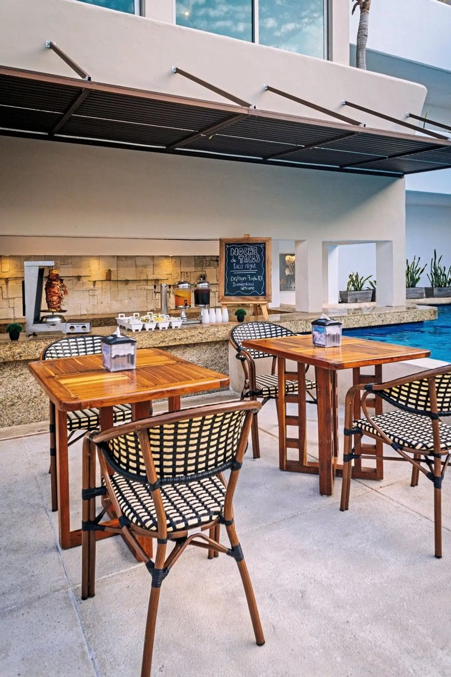 Flamingo Cancun Resort Bar