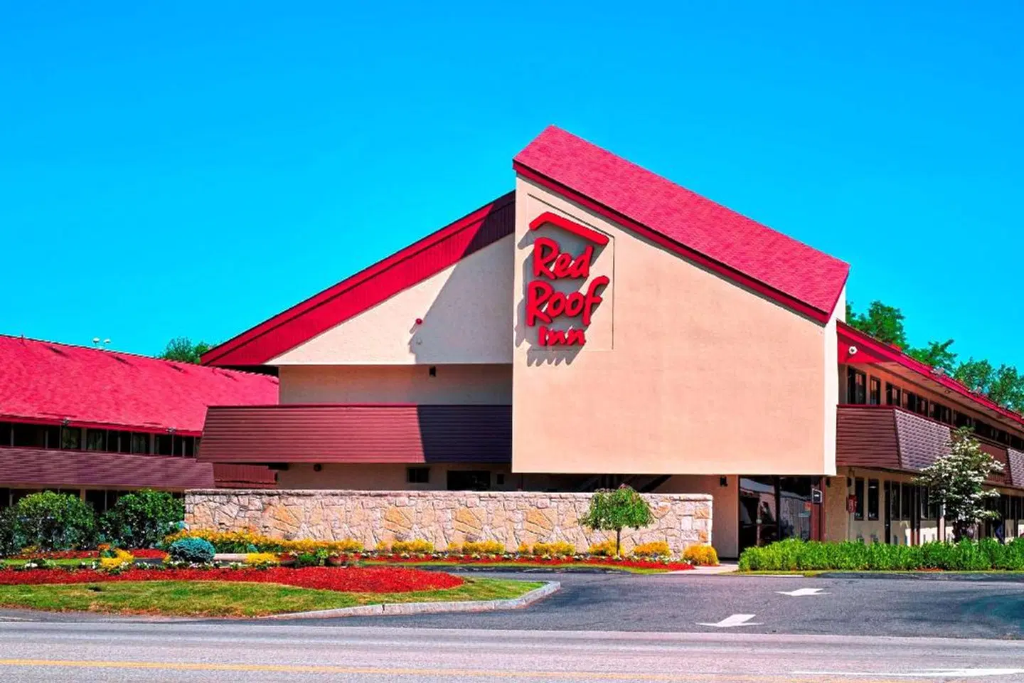 Red Roof Inn Edison EXTERIOR