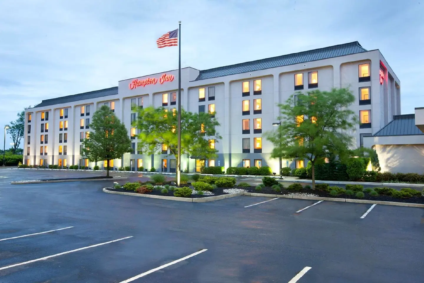 Hampton Inn Woodbridge EXTERIOR
