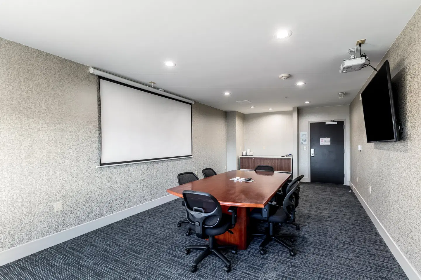 Holiday Inn Express & Suites Jersey City North - Hoboken by IHG SPORTS_AND_LEISURE