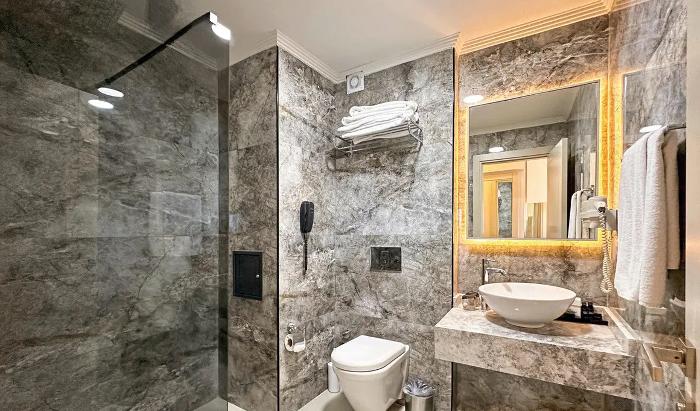 Grand Ring Hotel Badezimmer