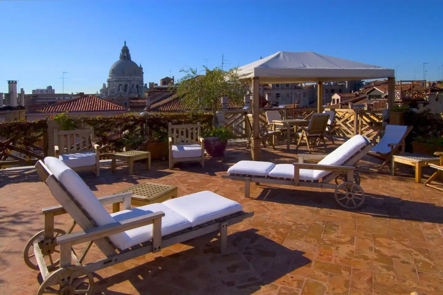 Saturnia Terrasse