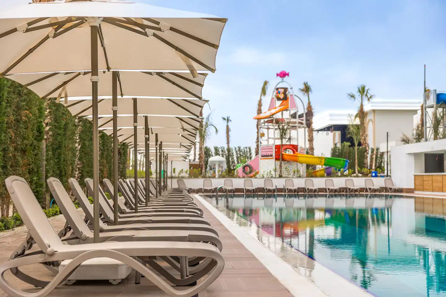 Serenity Queen Pool