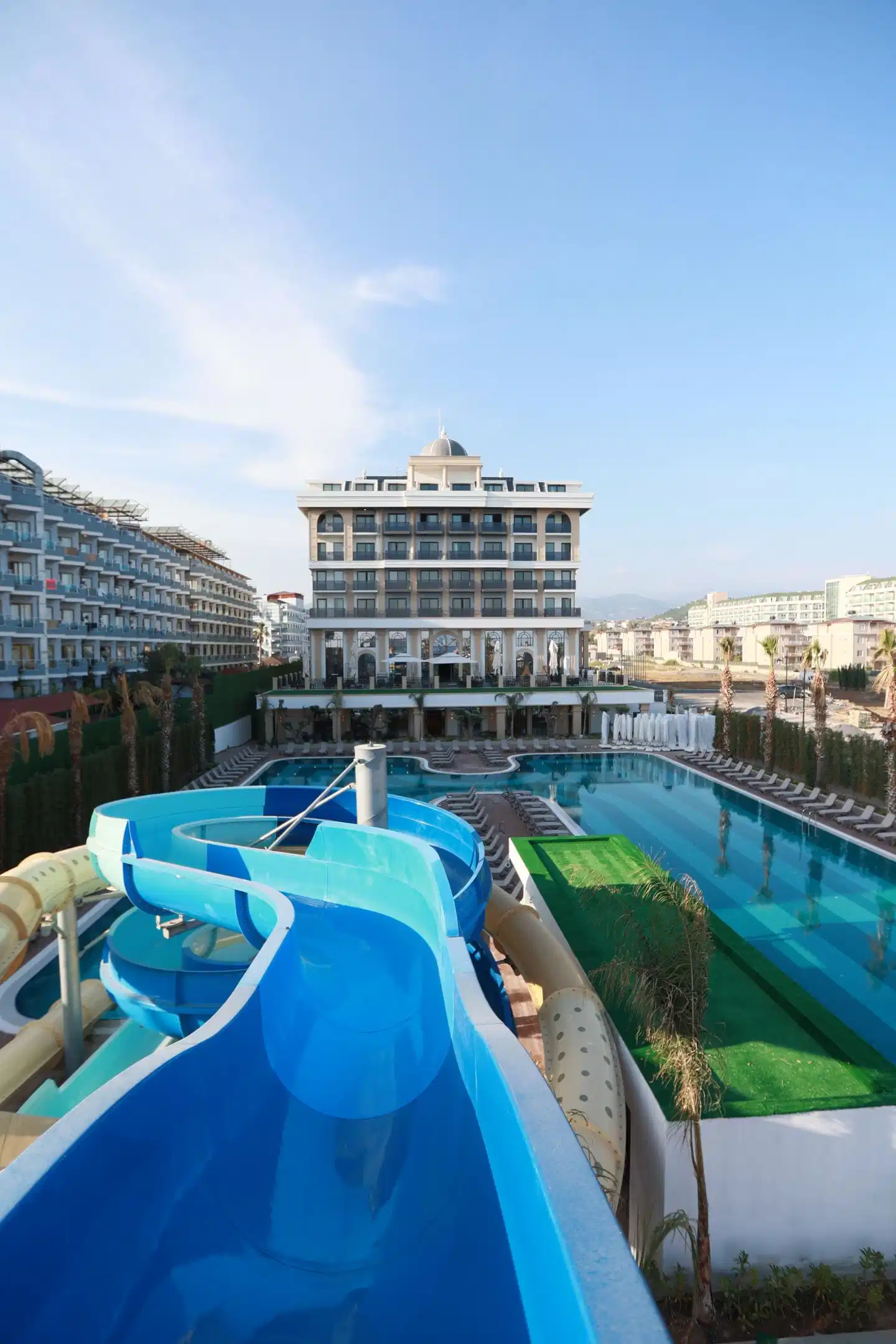 Serenity Queen Pool