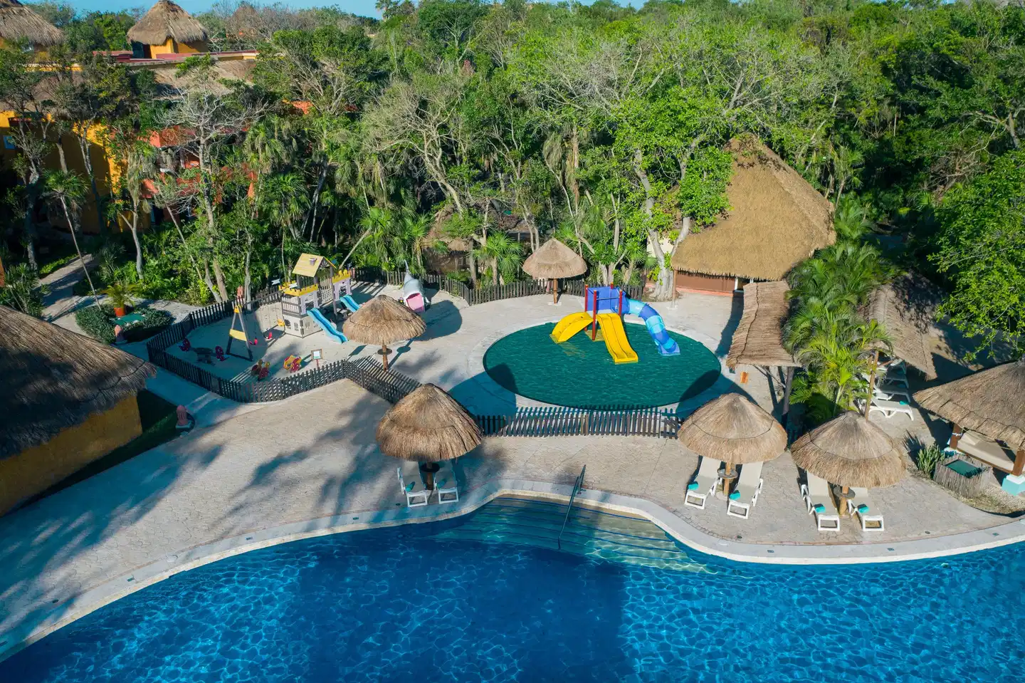Iberostar Waves Quetzal Pool