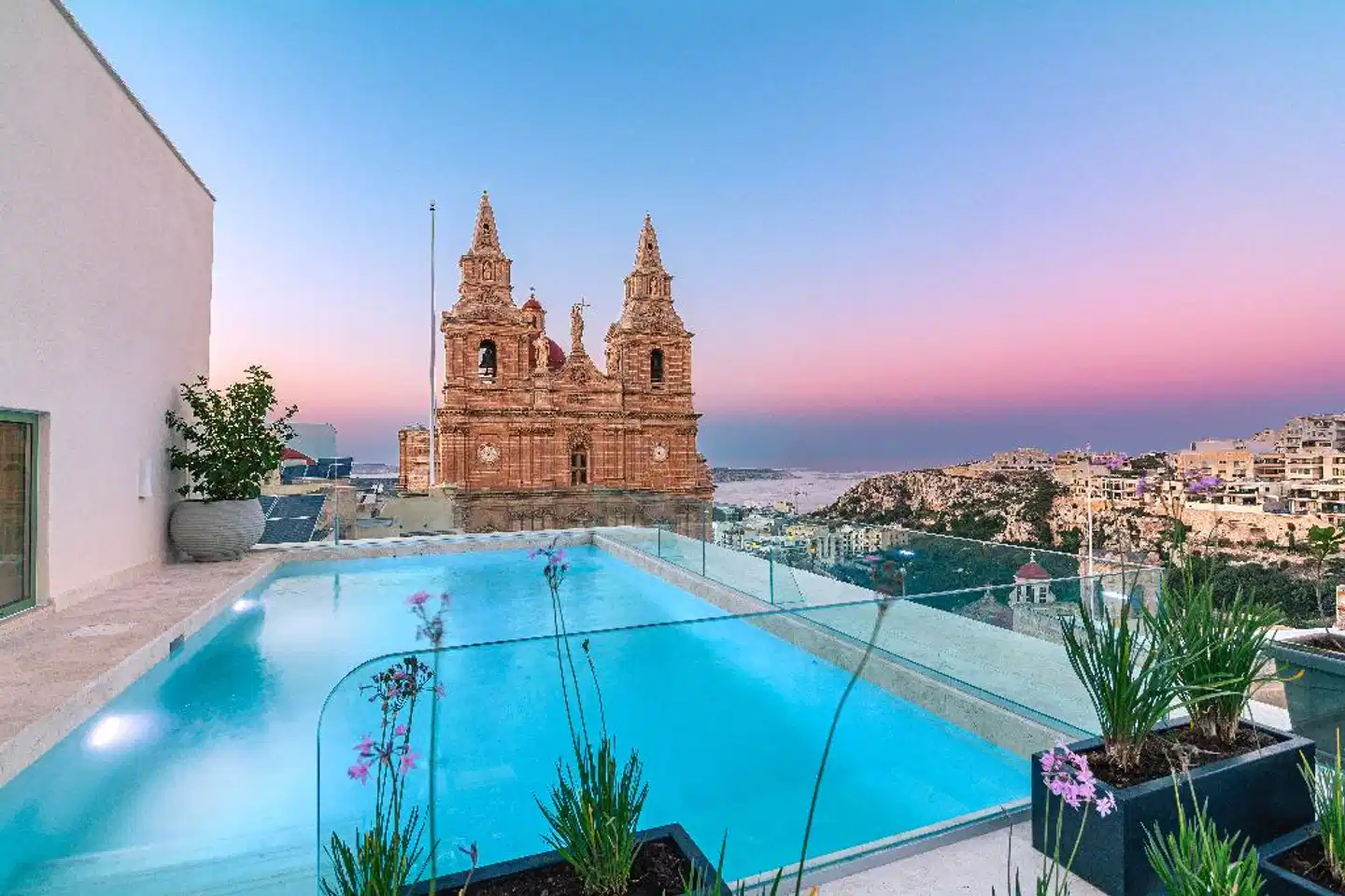 Dom's Boutique Hotel Pool