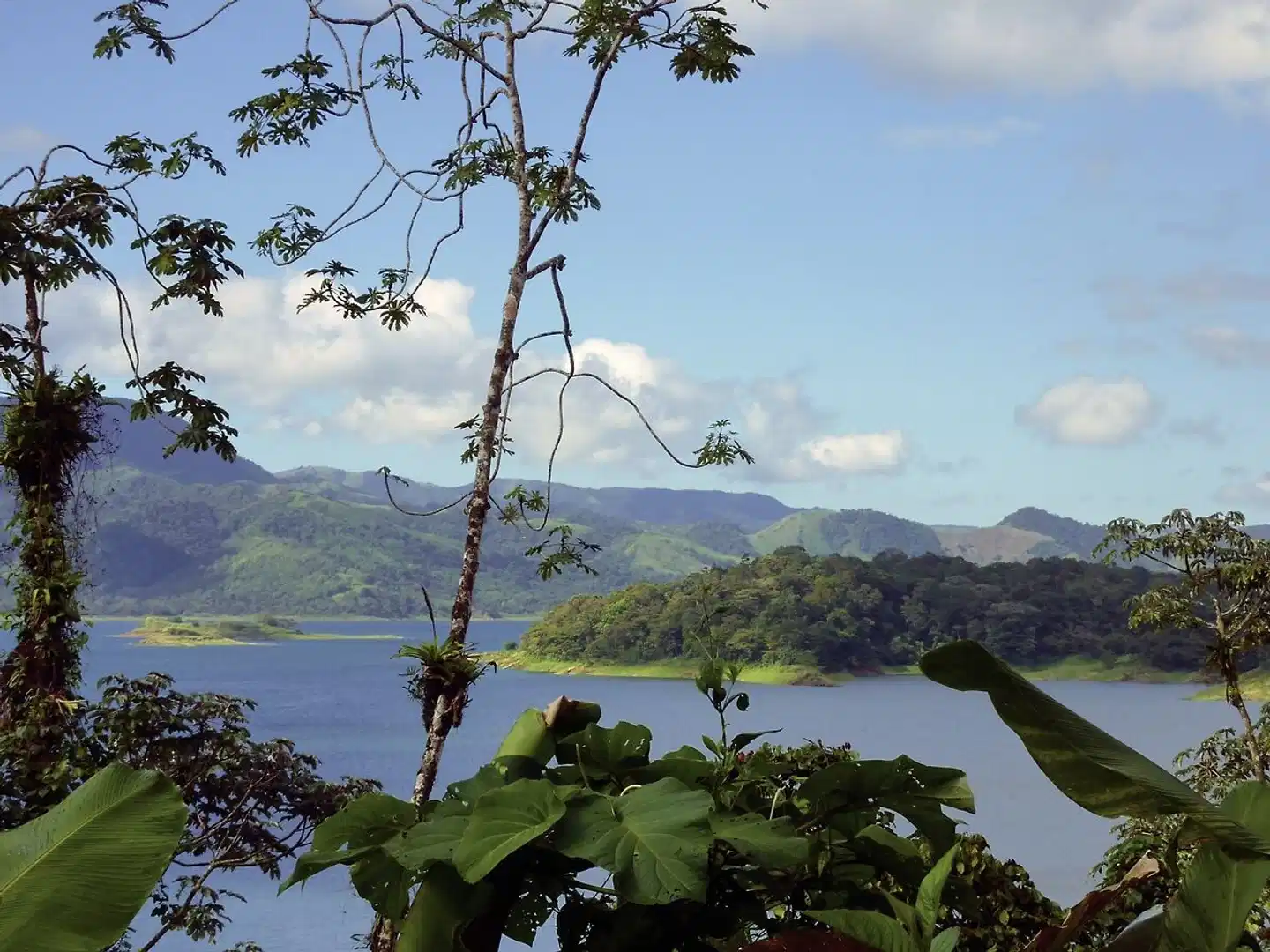 Abenteuer zwischen Vulkan und Regenwald Landschaft