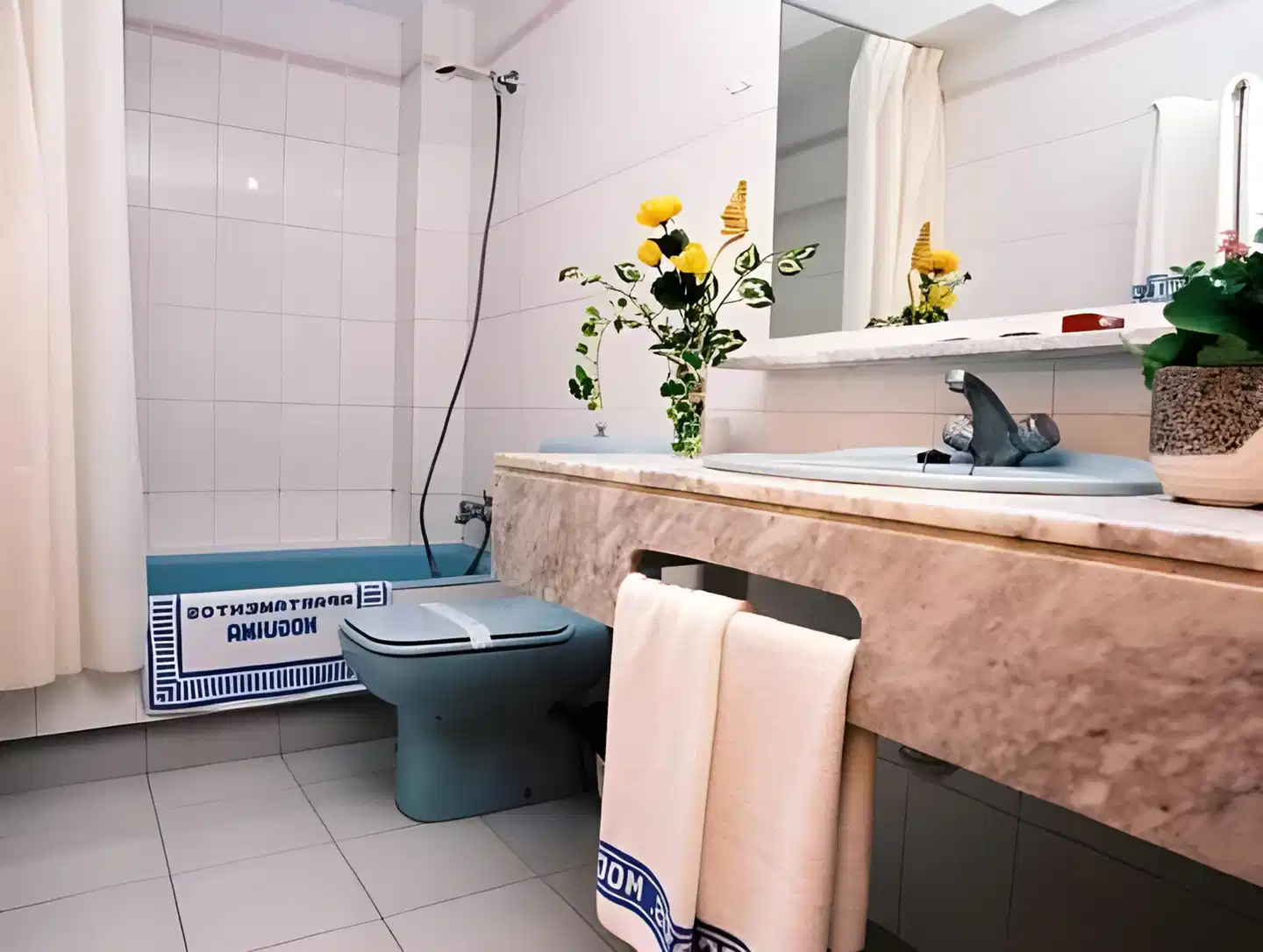 Moguima Apartamentos Badezimmer