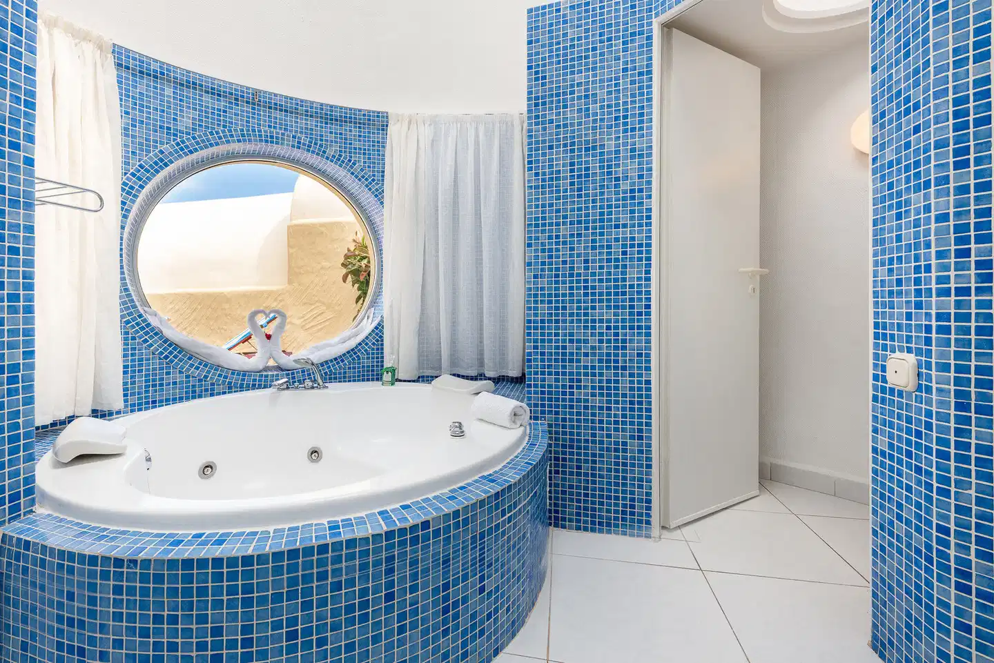 Livvo Risco del Gato Suites Hotel Badezimmer
