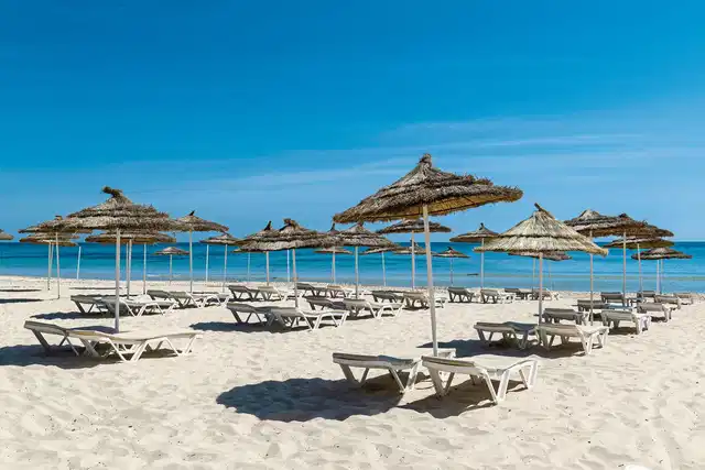 Tour Khalef Strand