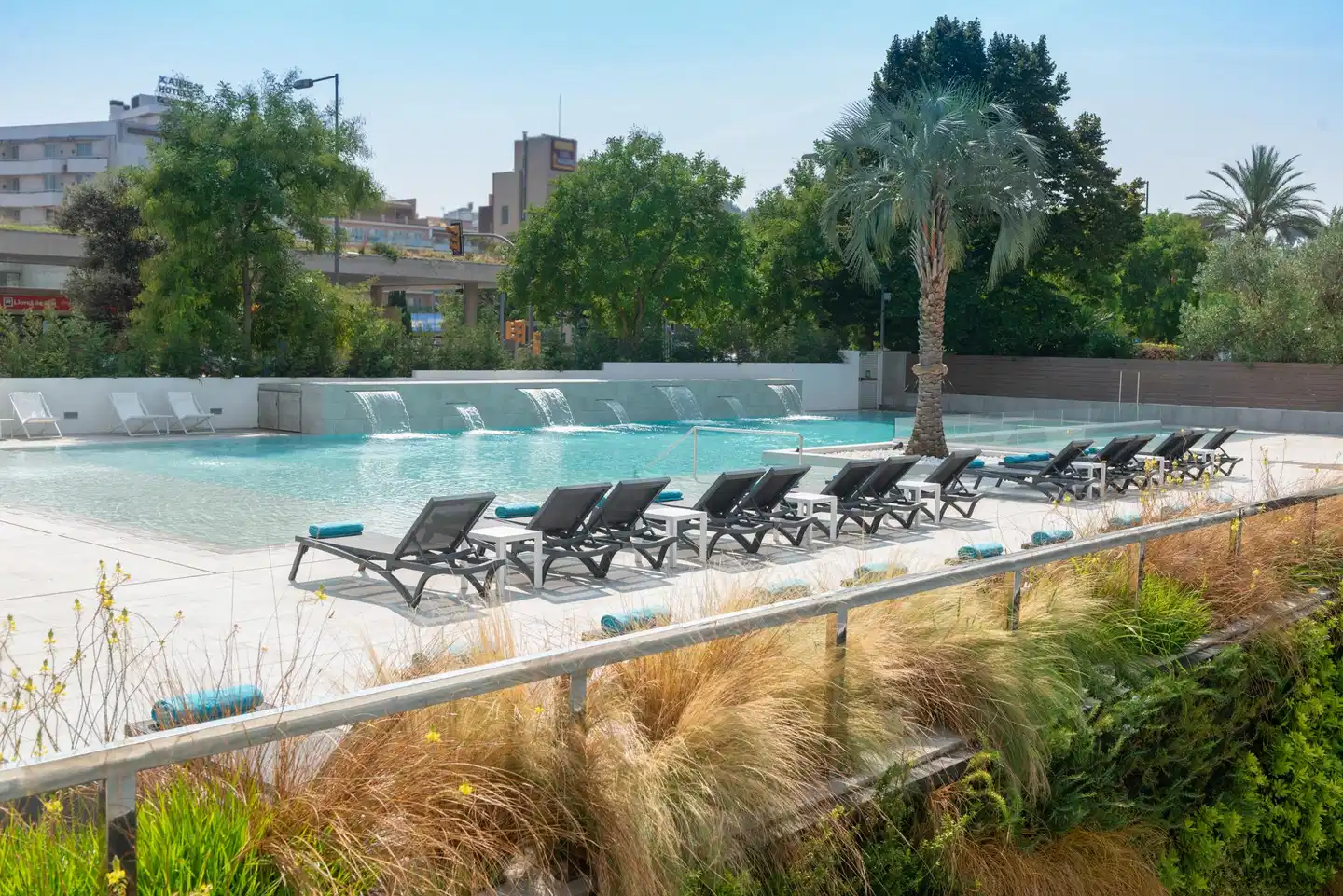 L'Azure Hotel POOL