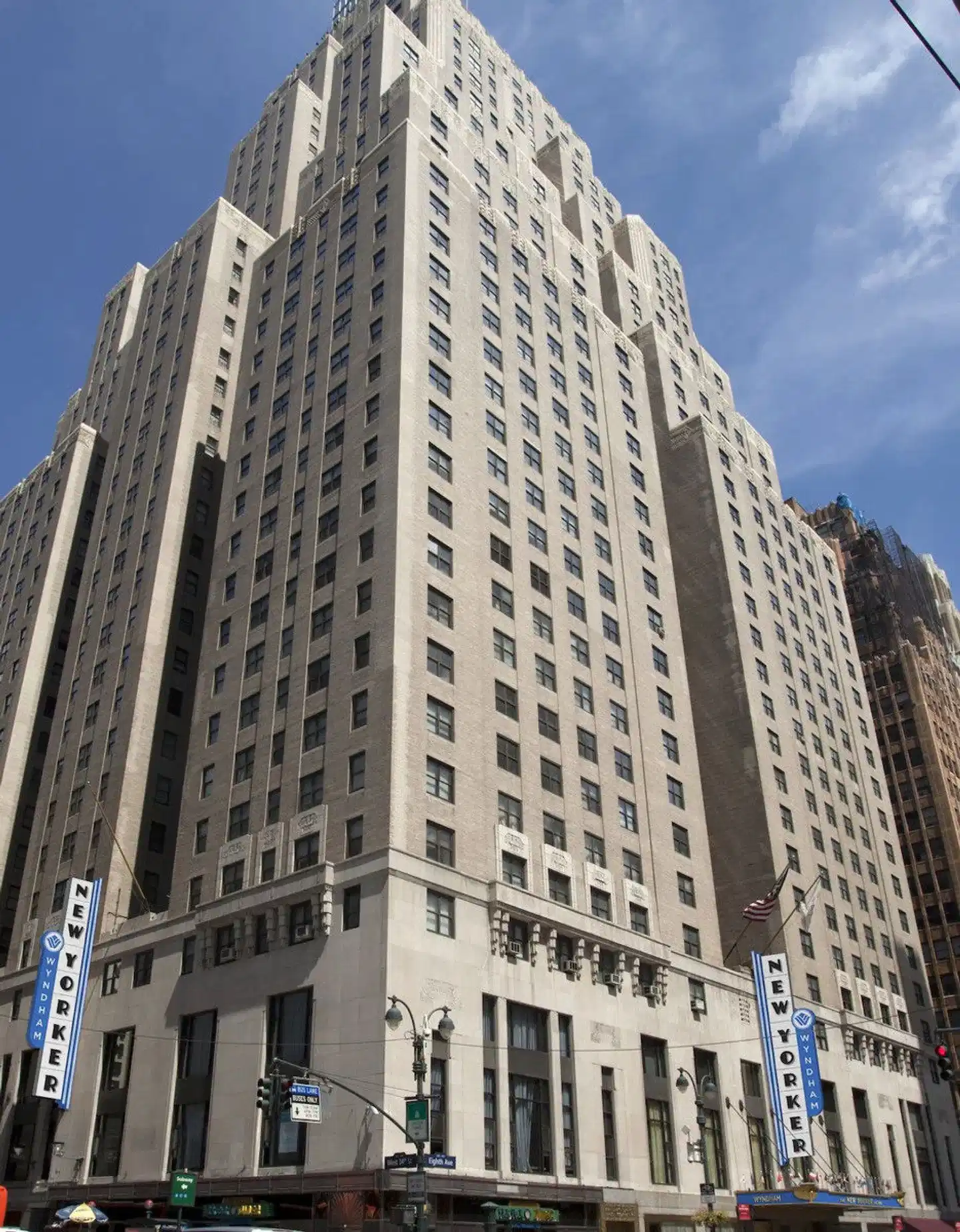 The New Yorker Hotel by Lotte Hotels Aussenansicht