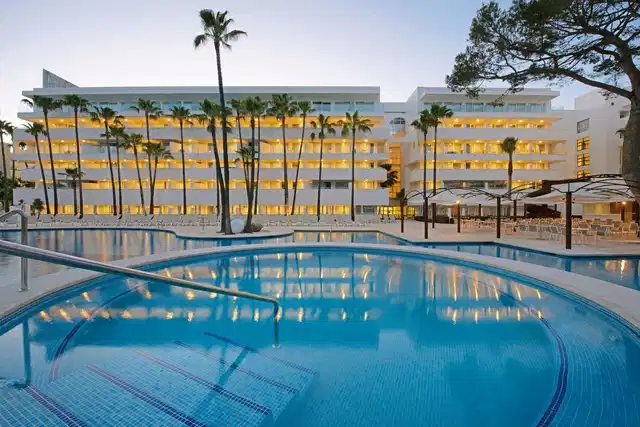 Iberostar Waves Cristina Pool