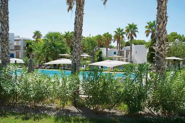 Cala Llenya Resort Ibiza Garten